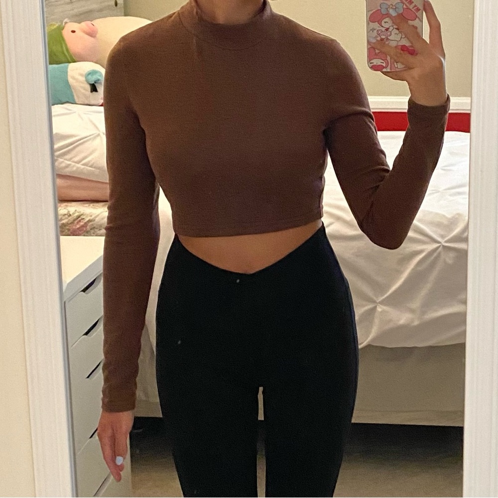 MOCK NECK CROPPED LONG SLEEVE